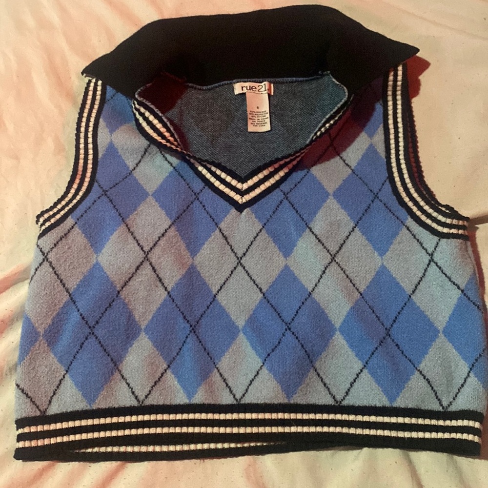 This is a sweater vest from Rue21. Size S and in great condition!